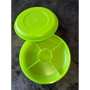 Tupperware Serving Center Divided Tray with Lid Lime Green #1708 Lid‎ #1709